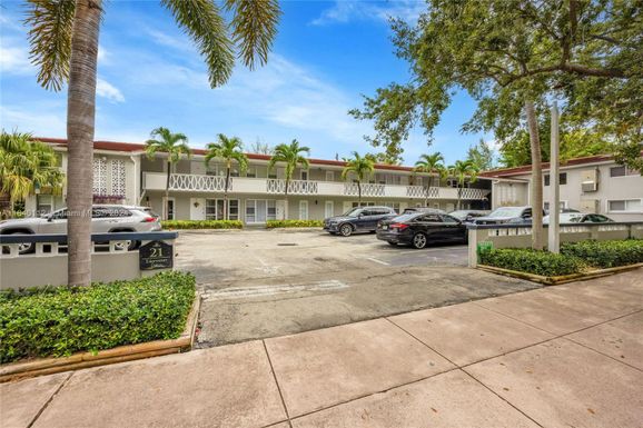 21 Edgewater Dr # 202, Coral Gables FL 33133