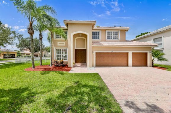 1428 NW 167th Ave, Pembroke Pines FL 33028