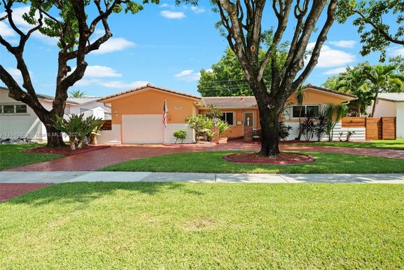 1115 Dove Ave, Miami Springs FL 33166