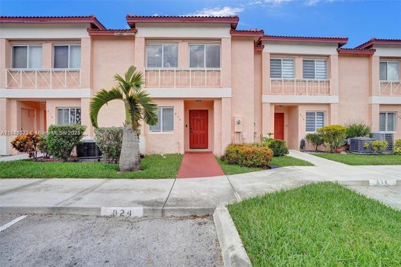 824 NW 208th Dr, Pembroke Pines FL 33029