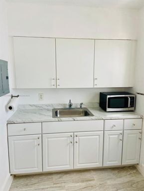 900 Jefferson Ave # 13, Miami Beach FL 33139