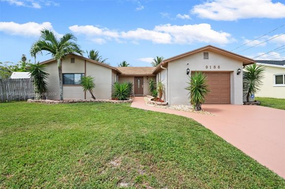 9186 SW 2nd St, Boca Raton FL 33428