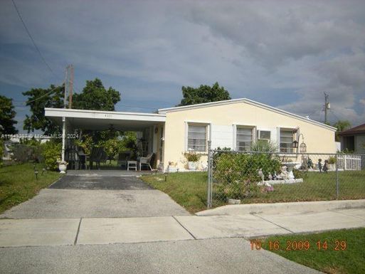 4331 SW 33rd Dr, West Park FL 33023