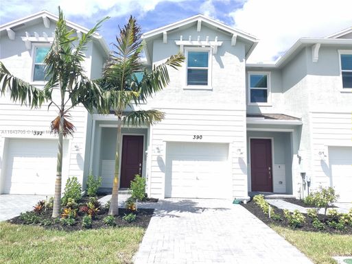 390 SE Crossoak Lane, Port St. Lucie FL 34984