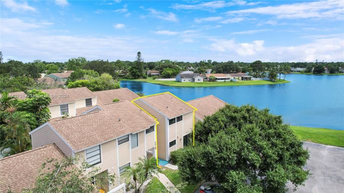 601 Lakewood Drive # 13C, Jupiter FL 33458