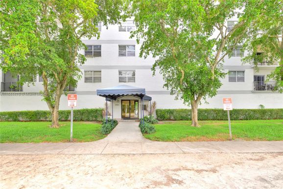 8950 NE 8th Ave # 208, Miami FL 33138