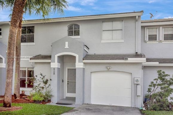 4728 Grapevine Way, Davie FL 33331