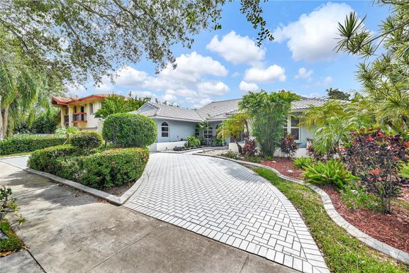 16818 NW 82nd Ct, Miami Lakes FL 33016