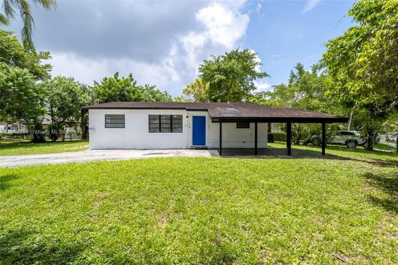 6460 SW 19th St, North Lauderdale FL 33068