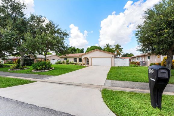 792 Ramblewood Drive, Coral Springs FL 33071