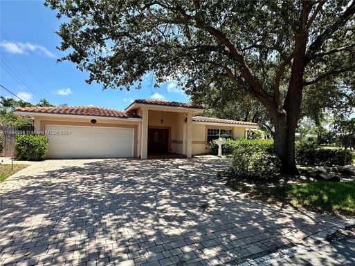 2001 NE 27th Ct, Lighthouse Point FL 33064