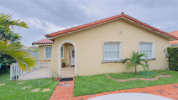 1542 SW 138th Ct, Miami FL 33184