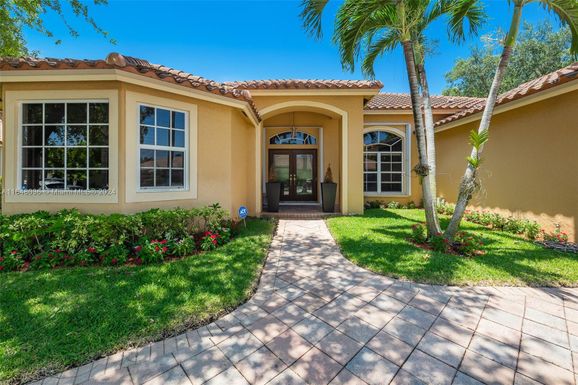 2531 Eagle Run Dr, Weston FL 33327