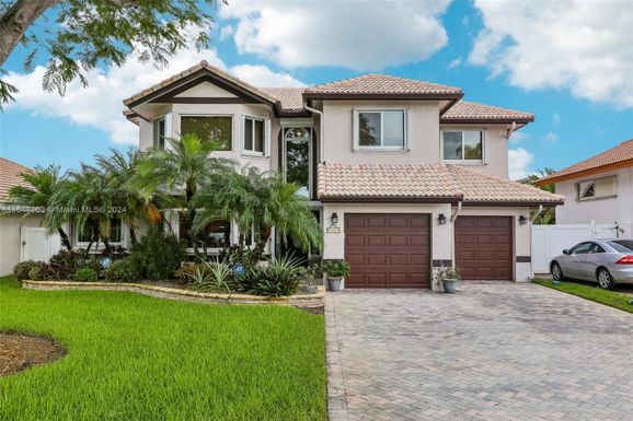 11641 SW 12th St, Pembroke Pines FL 33025