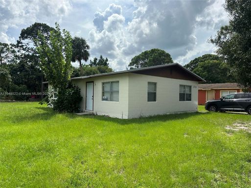 2703 Avenue H, Fort Pierce FL 34947