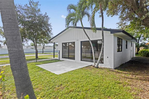 4741 SW 26th St, West Park FL 33023