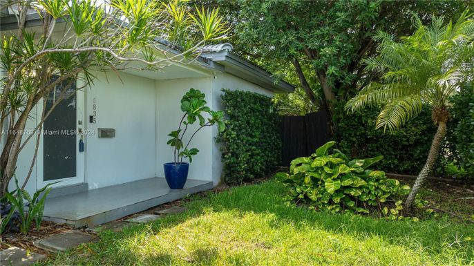 6835 Rue Granville, Miami Beach FL 33141