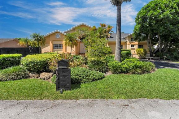 7861 SW 181st Ter, Palmetto Bay FL 33157