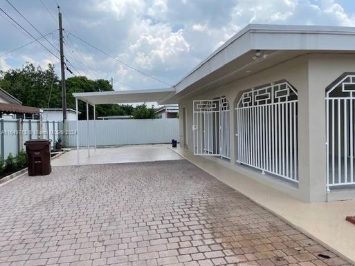 1095 W 33rd Pl, Hialeah FL 33012