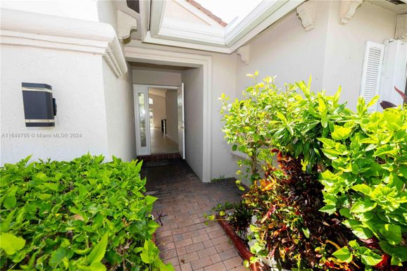 4933 SW 33rd Way, Hollywood FL 33312