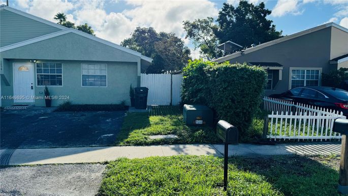 1254 SW 71st Ter, North Lauderdale FL 33068