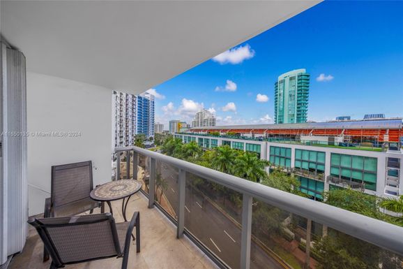 6039 Collins Ave # 836, Miami Beach FL 33140