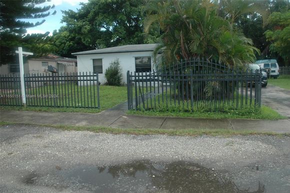 3440 NW 98th St, Miami FL 33147