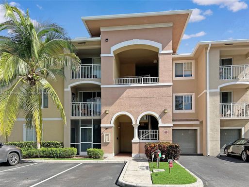 6533 Emerald Dunes Dr # 208, West Palm Beach FL 33411