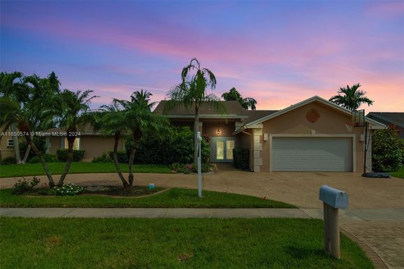 20051 NW 2nd St, Pembroke Pines FL 33029