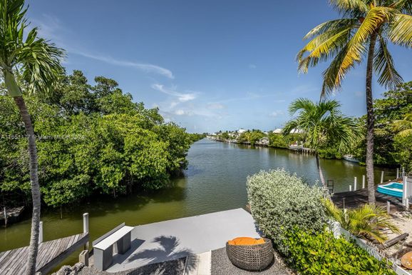 100 Iroquois Dr # 3, Islamorada FL 33036