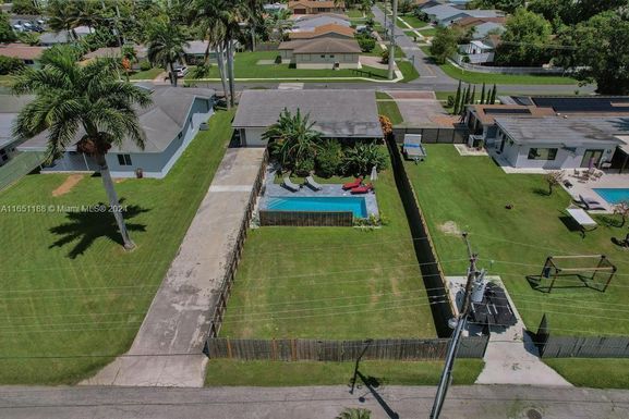 218 SE 2nd St, Dania Beach FL 33004