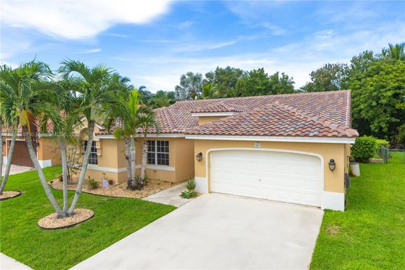 402 SW 200th Terrace, Pembroke Pines FL 33029