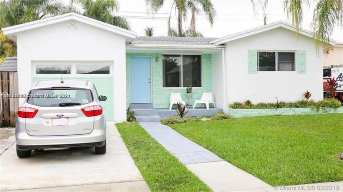 325 SE 3rd Pl, Dania Beach FL 33004