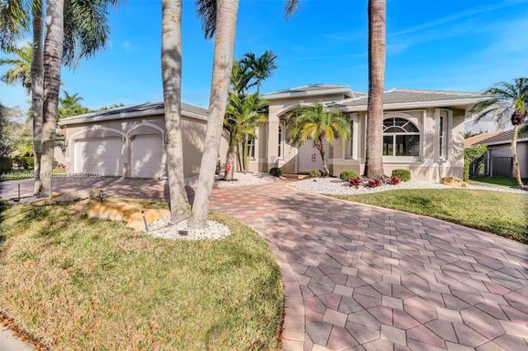 3772 Oak Ridge Cir, Weston FL 33331