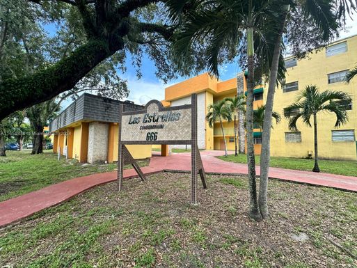 666 W 81st St # 212, Hialeah FL 33014