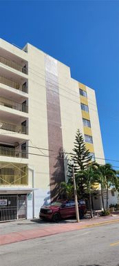 8001 Crespi Blvd # 4A, Miami Beach FL 33141