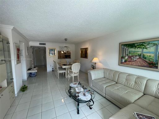 7801 Abbott Ave # 302, Miami Beach FL 33141