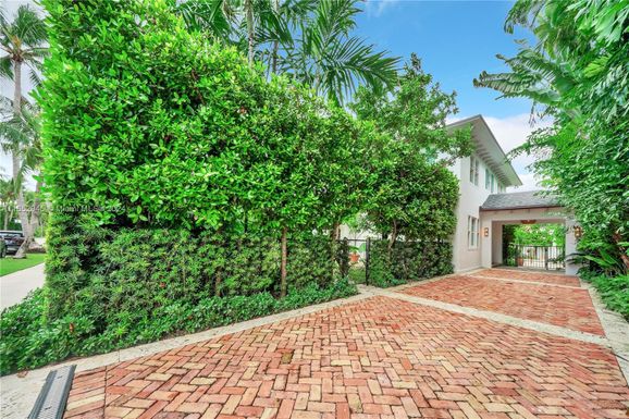 211 Seabreeze Ave, Palm Beach FL 33480