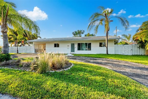 2231 NE 38th St, Lighthouse Point FL 33064