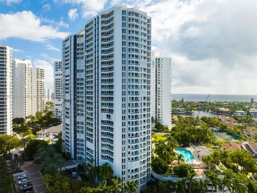 21055 Yacht Club Dr # 605, Aventura FL 33180