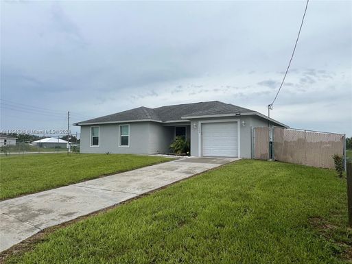 1206 Venus Loop, La Belle FL 33935