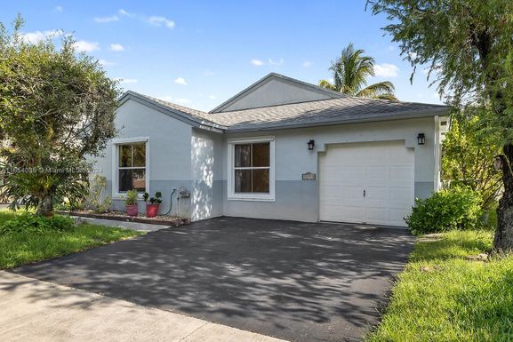 20770 NW 1st St, Pembroke Pines FL 33029