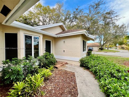 2484 NW 95th Ave, Coral Springs FL 33065