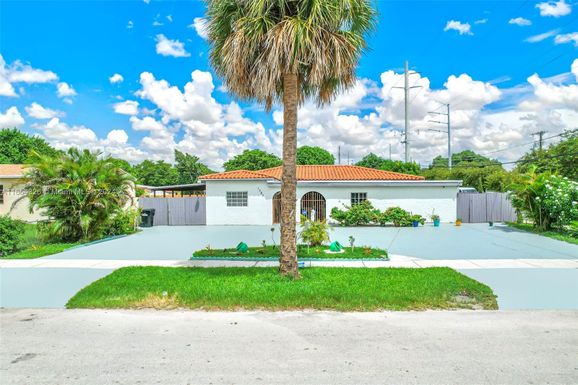 1385 NE 130th St, North Miami FL 33161