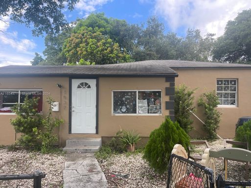 1537 NW 42nd St, Miami FL 33142