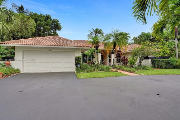 5044 NW 87th Ter, Coral Springs FL 33067