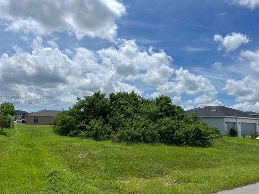 124 NE 8th Ter, Cape Coral FL 33909