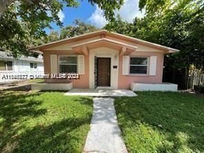 541 NW 44th St, Miami FL 33127