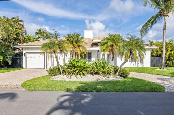 543 Hibiscus Dr, Hallandale Beach FL 33009