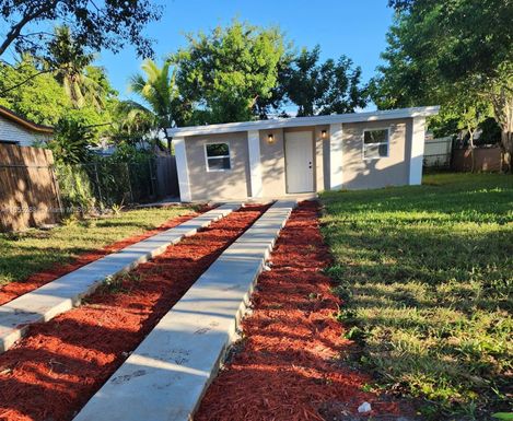 5618 SW 38th St, West Park FL 33023